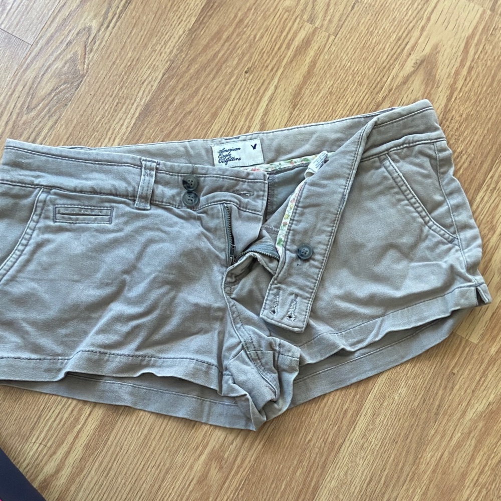 American Eagle Outfitters Tan Cargo Shorts